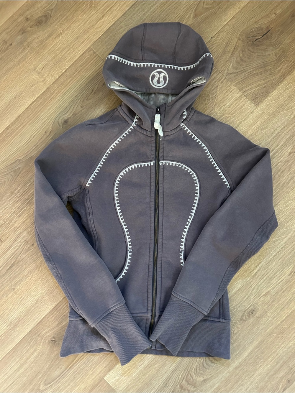 Lululemon Scuba Hoodie Ghost Snowy Owl Limited Edition size 6 embroidered